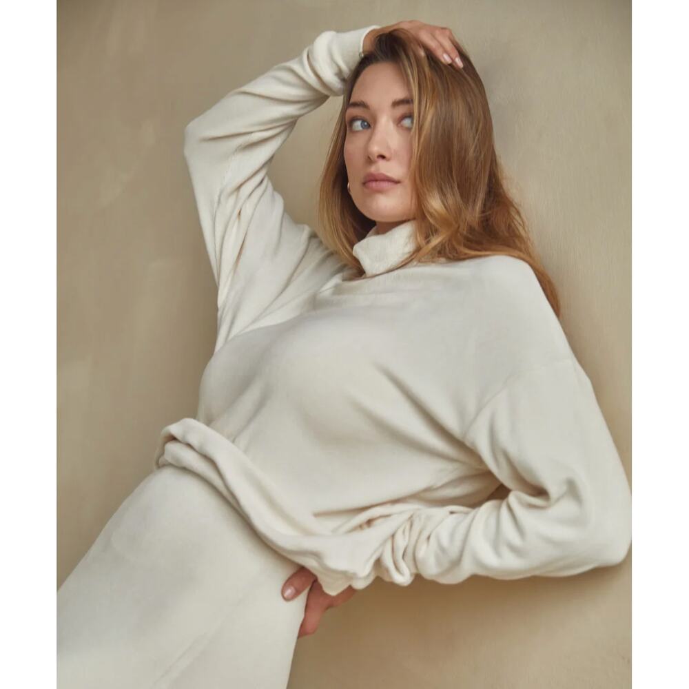 Klassy Network Turtleneck Oversized Sweater Brami Cream Womens Size Small